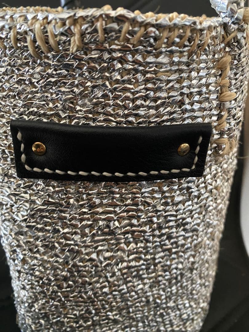 お値引き　meongblue シルバー バッグ タッセル付き