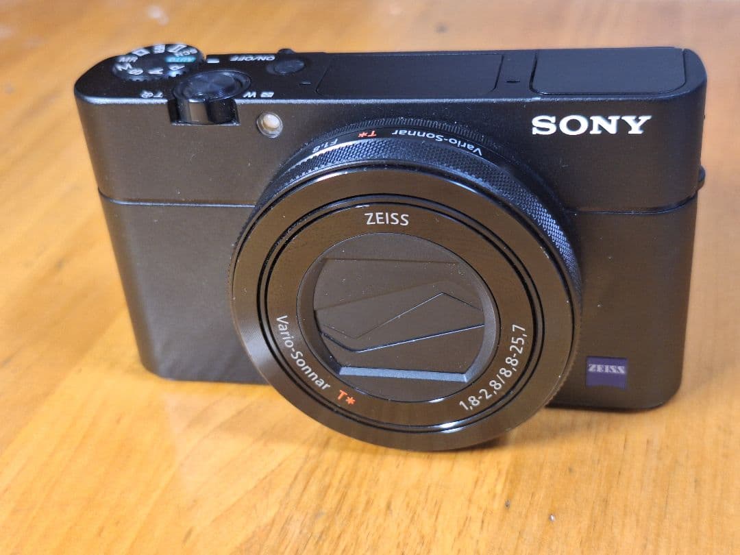 SONY DSC-RX100M5 カメラ　純正カメラジャケット付き