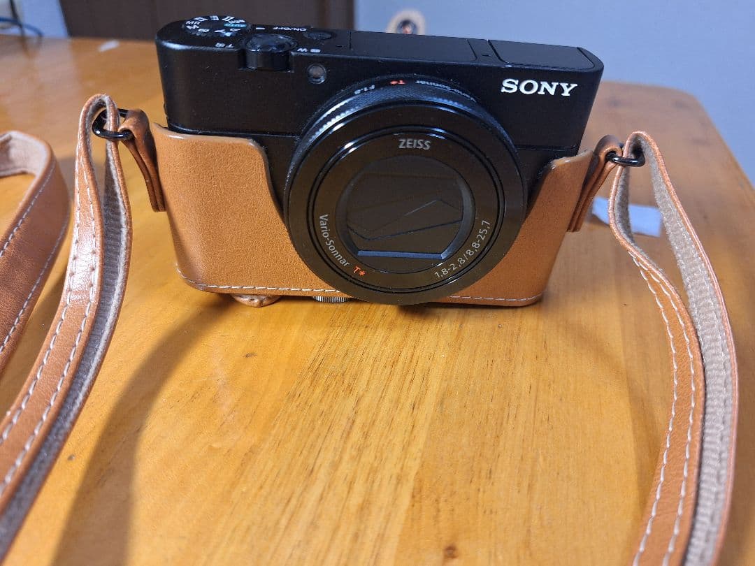 SONY DSC-RX100M5 カメラ　純正カメラジャケット付き