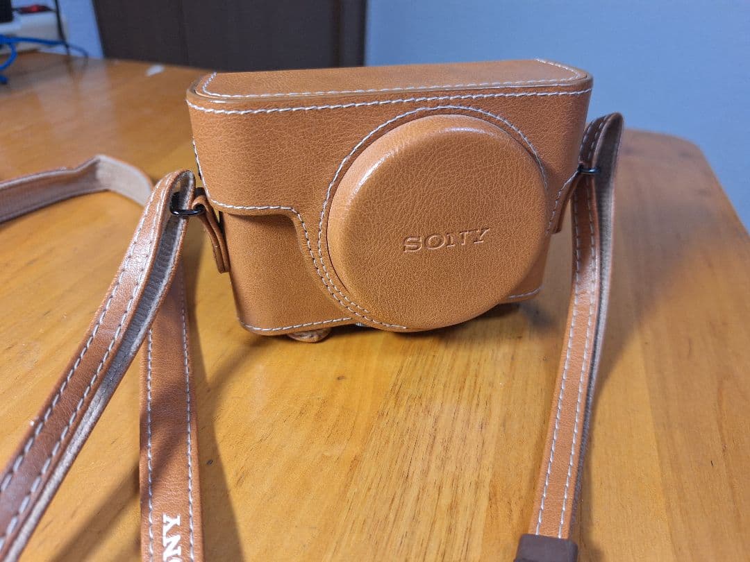 SONY DSC-RX100M5 カメラ　純正カメラジャケット付き
