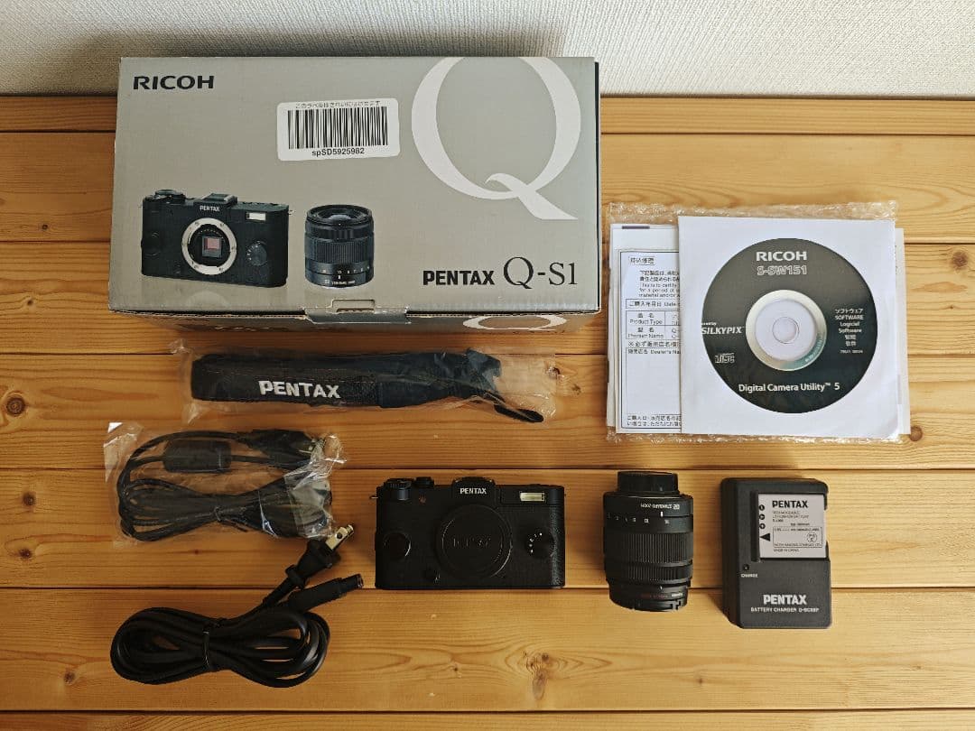 【極美品】PENTAX Q-S1 BK レンズキット 箱付き完品 レンズガード付