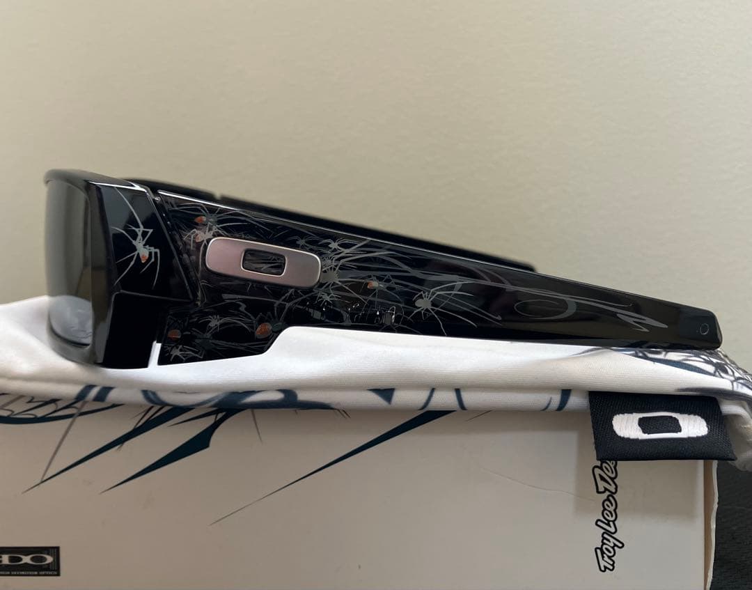 M*y様 《未使用》Oakley Troy Lee ブラックサングラス ケース付