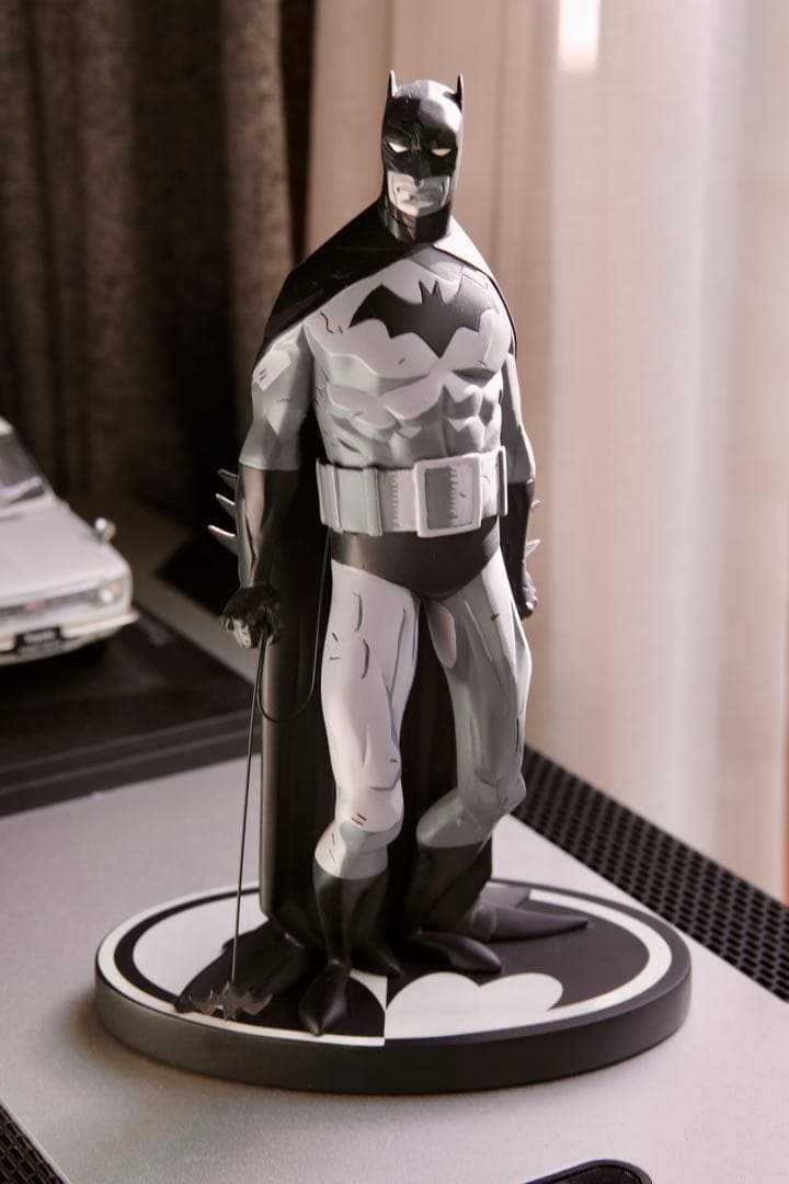 ＤＣバットマン ヘルボーイ ブラック＆ホワイト フィギュア マイク・ミニョーラ