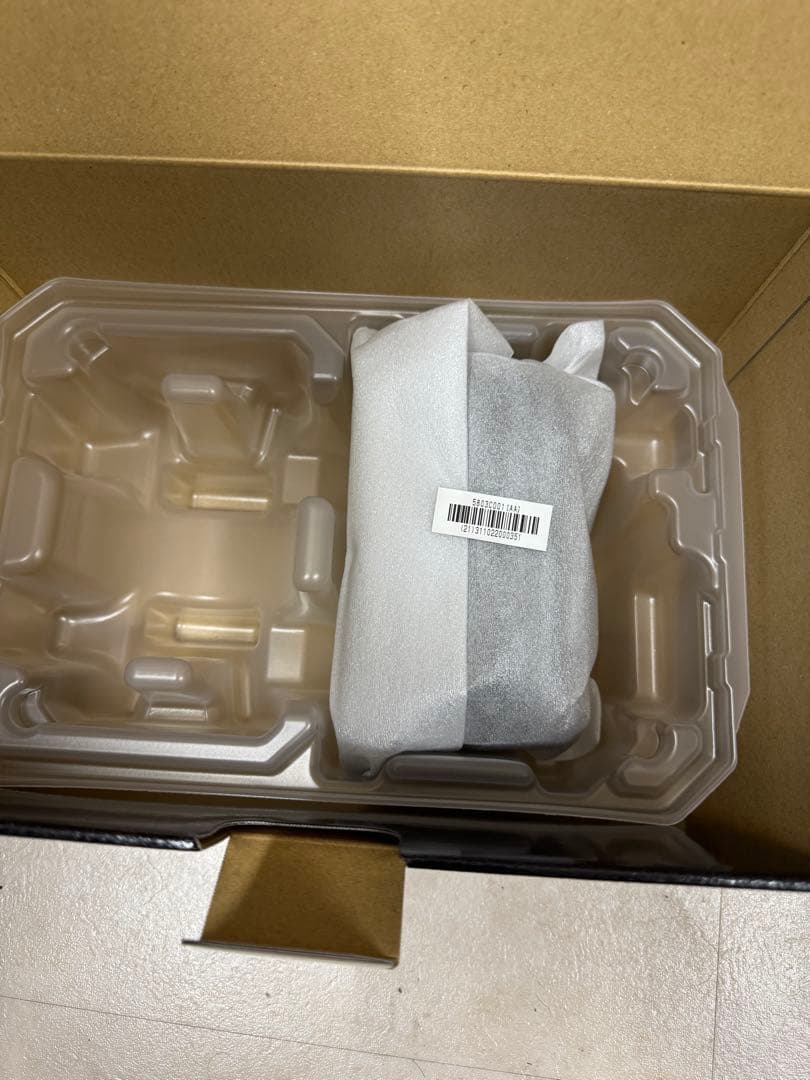 アイ　キヤノン ミラーレスカメラ EOS R8 ボデ(新品未使用)