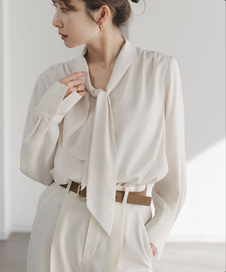 NOBLE ロイヤルサテンボウタイブラウス　アイボリー