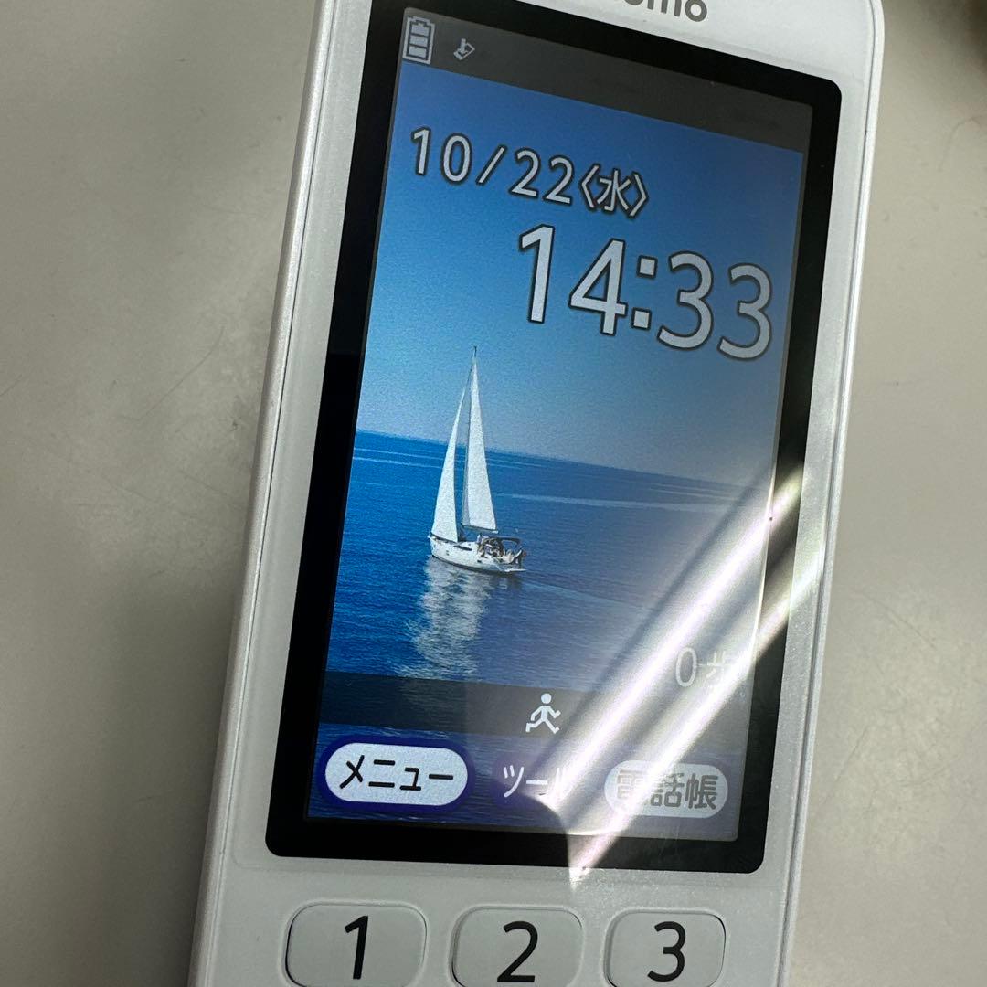 NTT docomo らくらくホン ホワイト