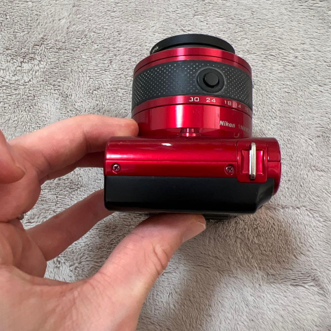 【美品】Nikon 1 J1 レッド 10-30mm レンズ付き