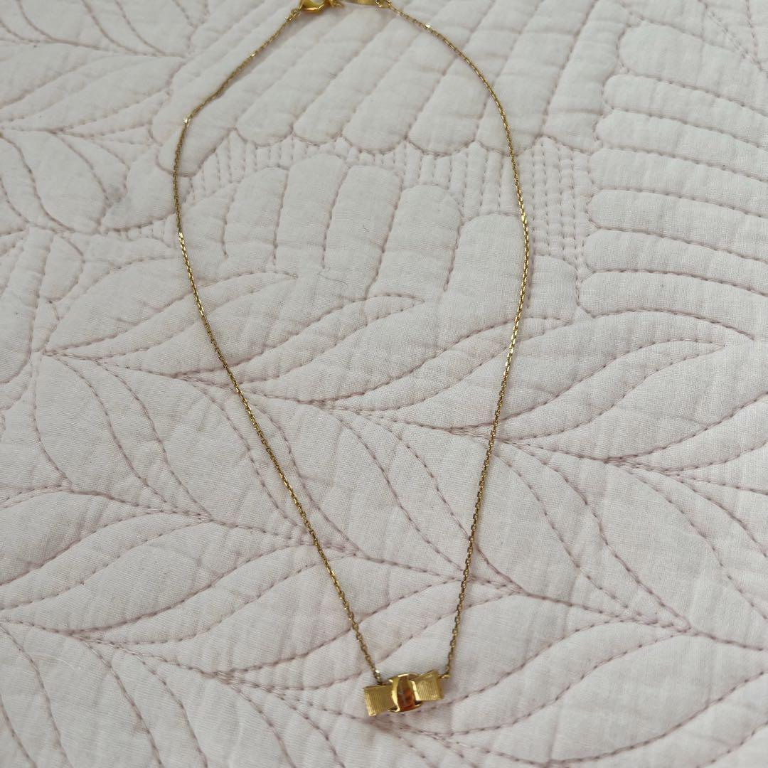 ミーナ　FERRAGAMO ゴールド リボンネックレス