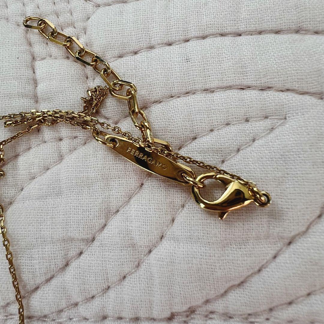 ミーナ　FERRAGAMO ゴールド リボンネックレス