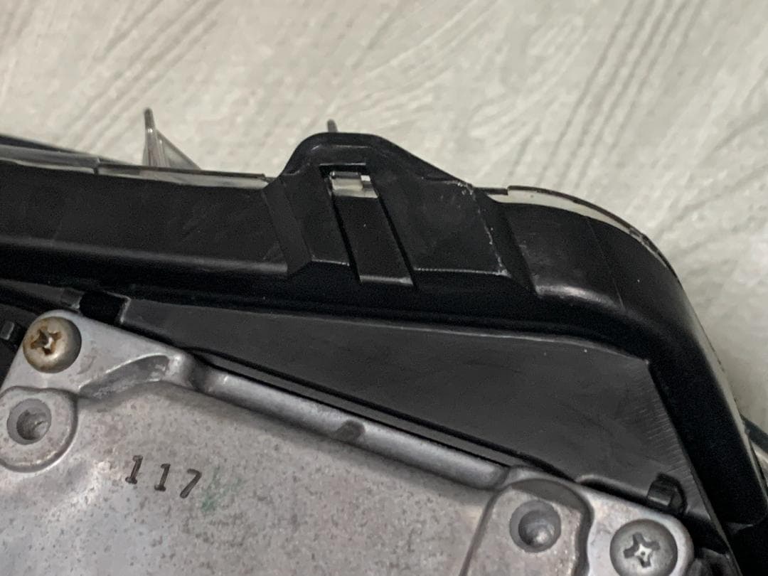 美しいオリジナルヘッドライト（左側）トヨタ プリウス ZVW30 ツーリング