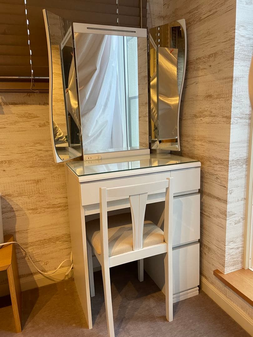 ホワイトドレッサー・三面鏡・LED付き♡ 【机のみ　※椅子は別で出品】