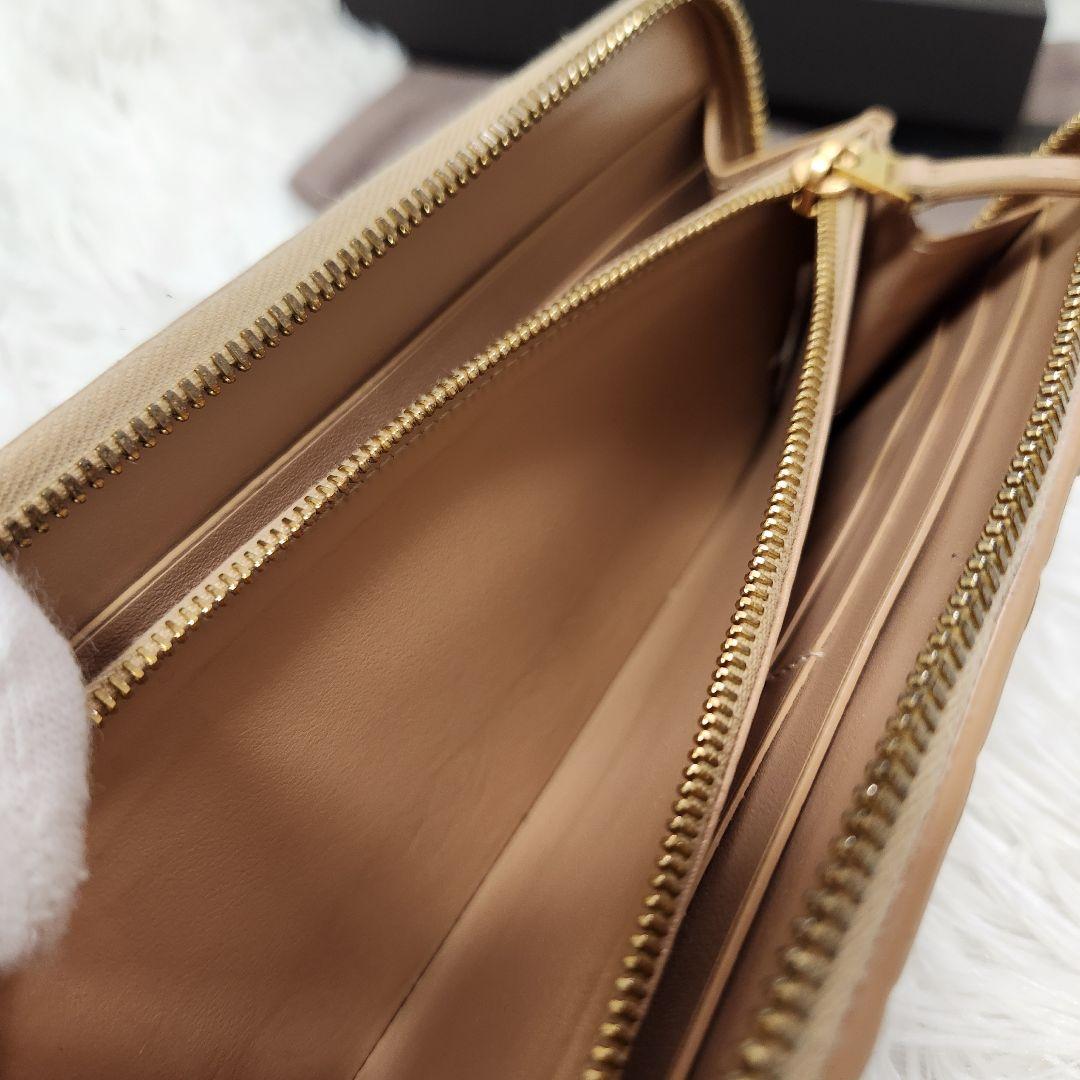 現代モデル ボッテガヴェネタ マキシイントレチャート ジップアラウンド　長財布