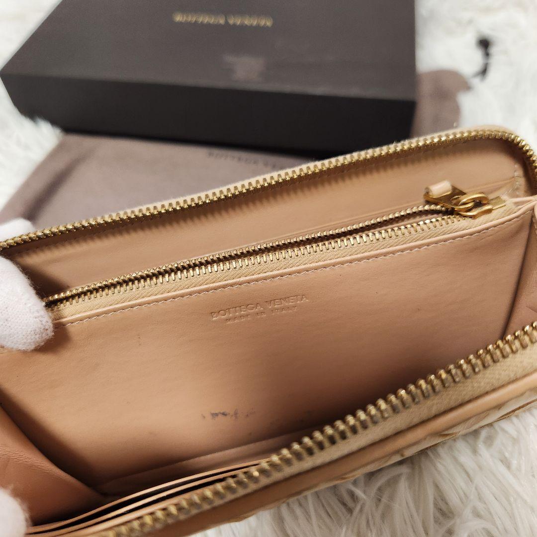 現代モデル ボッテガヴェネタ マキシイントレチャート ジップアラウンド　長財布
