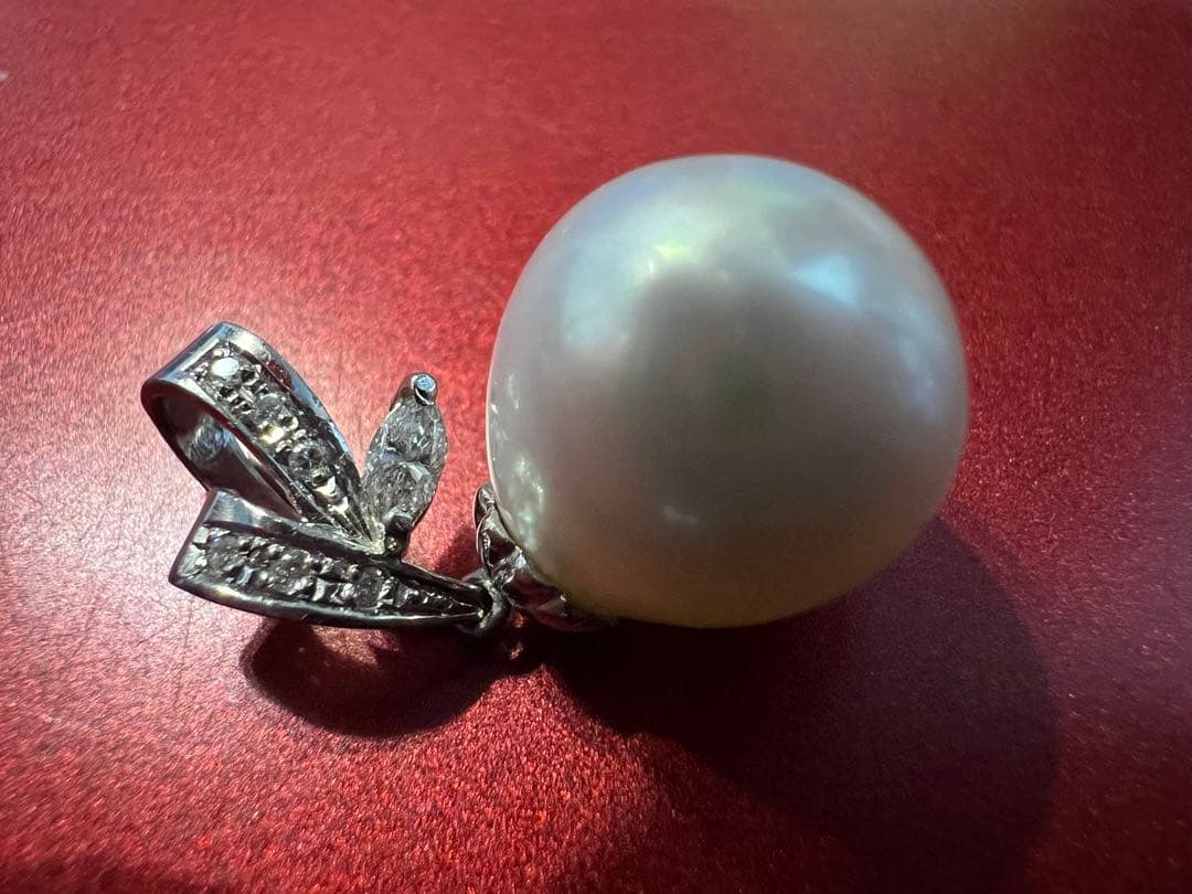 ホワイトパール リボンチャーム