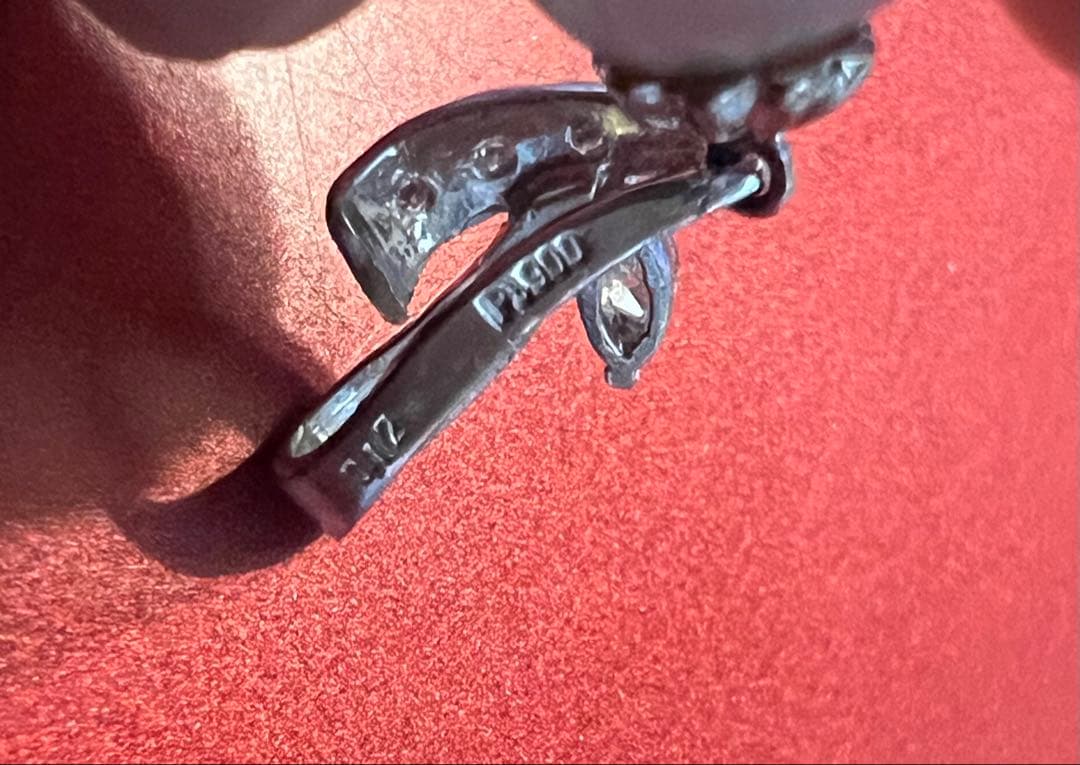 ホワイトパール リボンチャーム