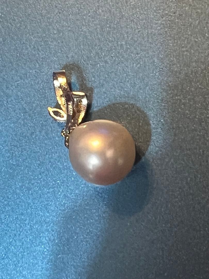 ホワイトパール リボンチャーム