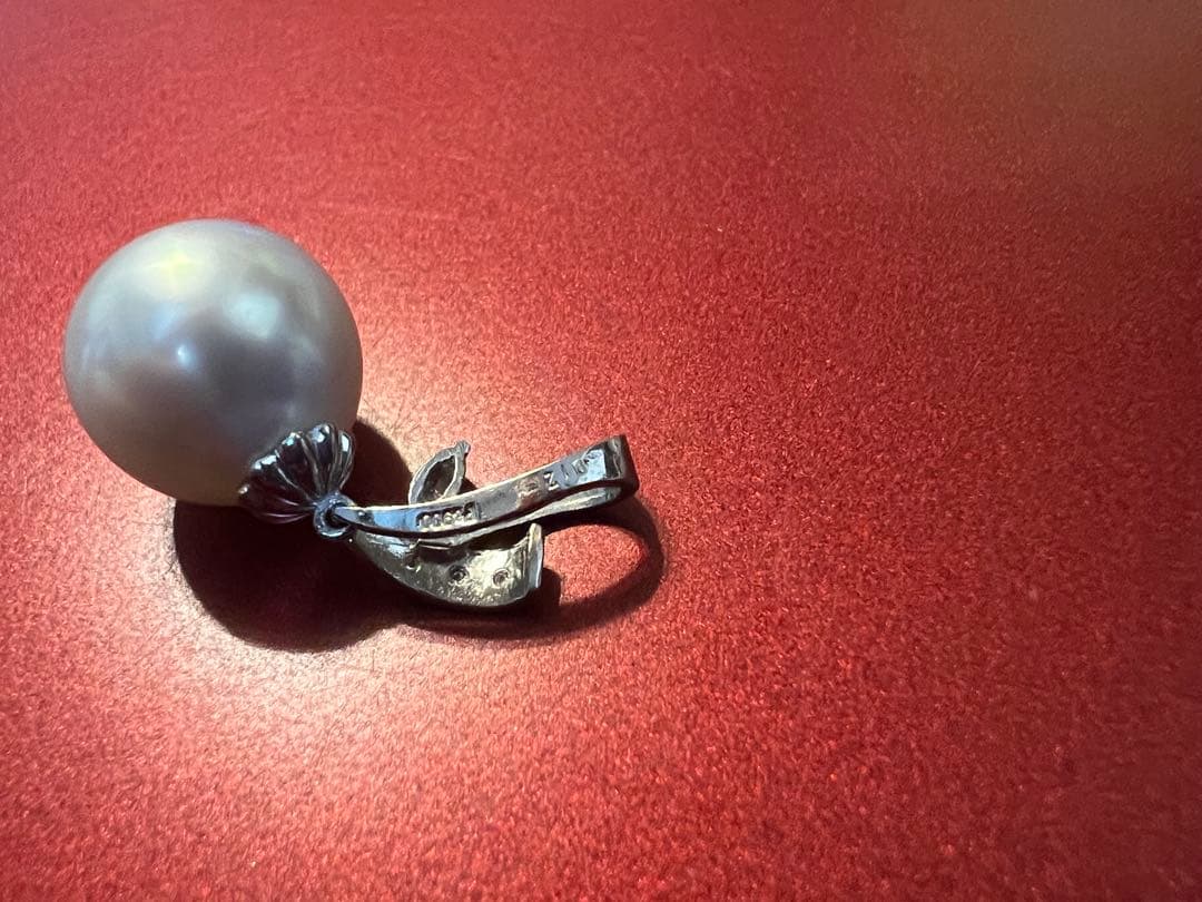 ホワイトパール リボンチャーム