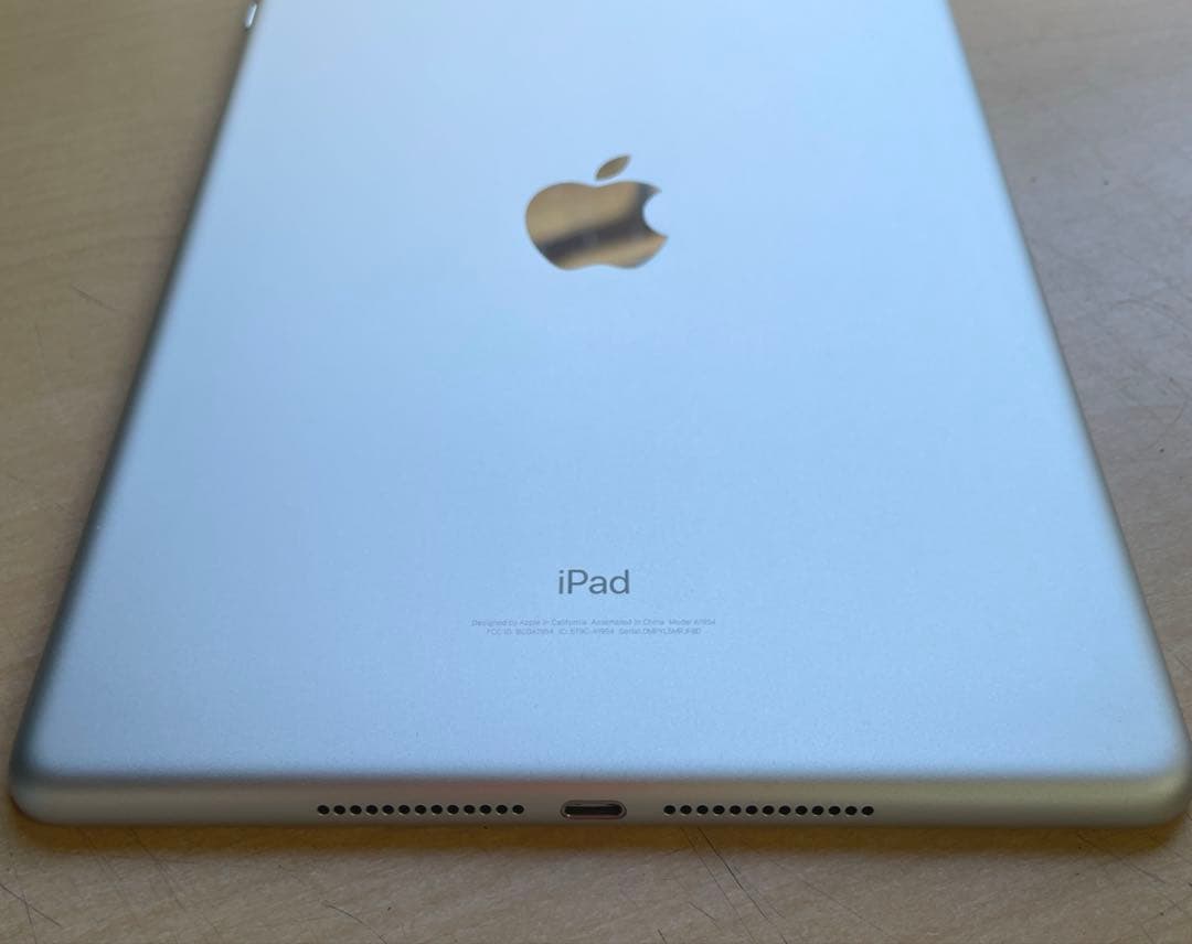 iPad 第6世代 A1954　Cellular シルバー　32GB 超美品