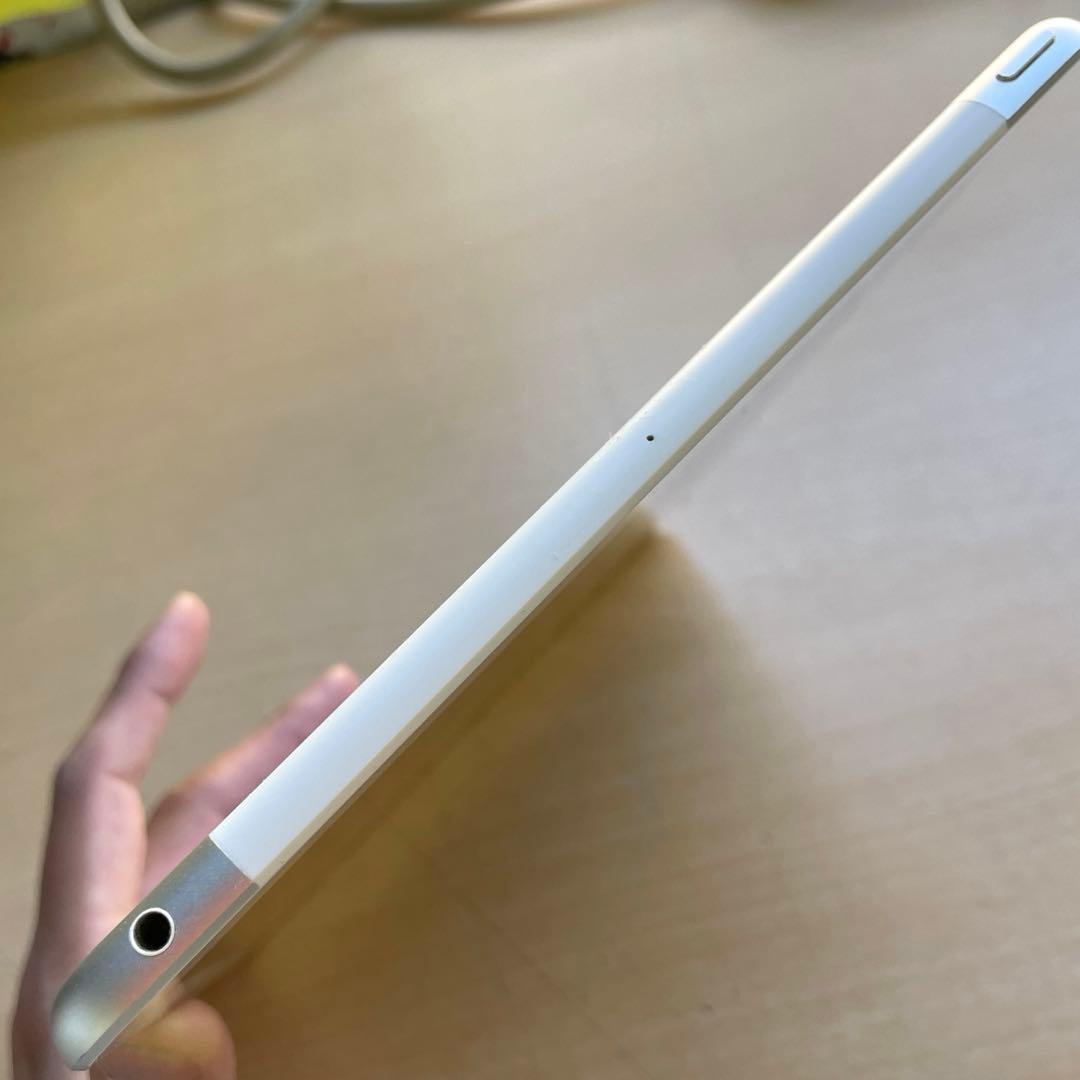 iPad 第6世代 A1954　Cellular シルバー　32GB 超美品