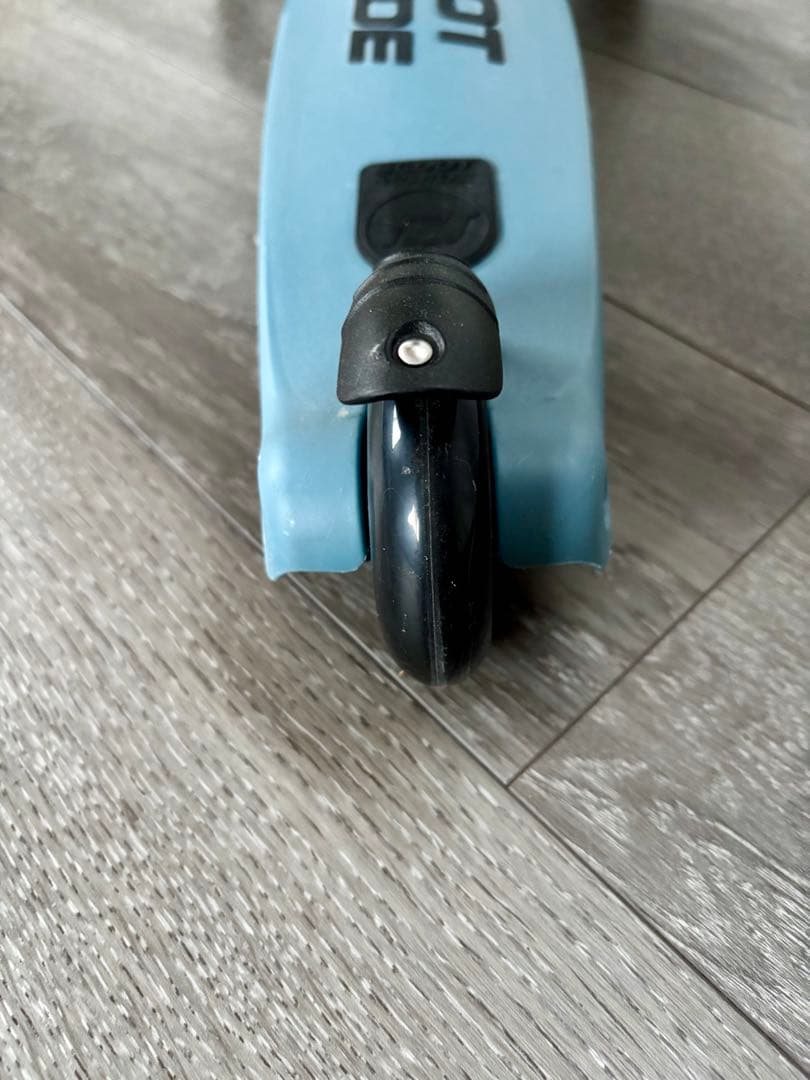 SCOOT AND RIDE 三輪車 ブルー　室内使用のみ