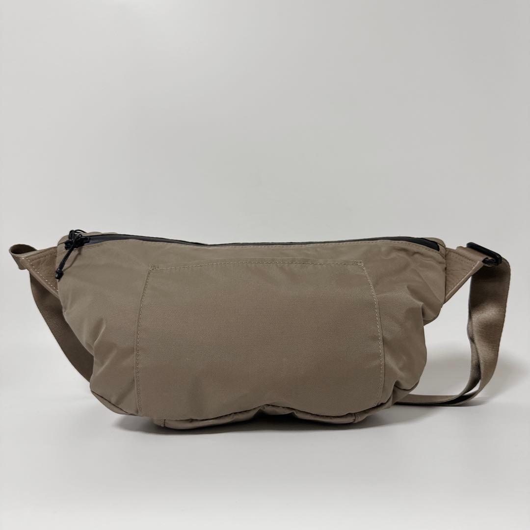 【24時間以内発送】イアパピヨネ　ボディバッグ　ベージュ