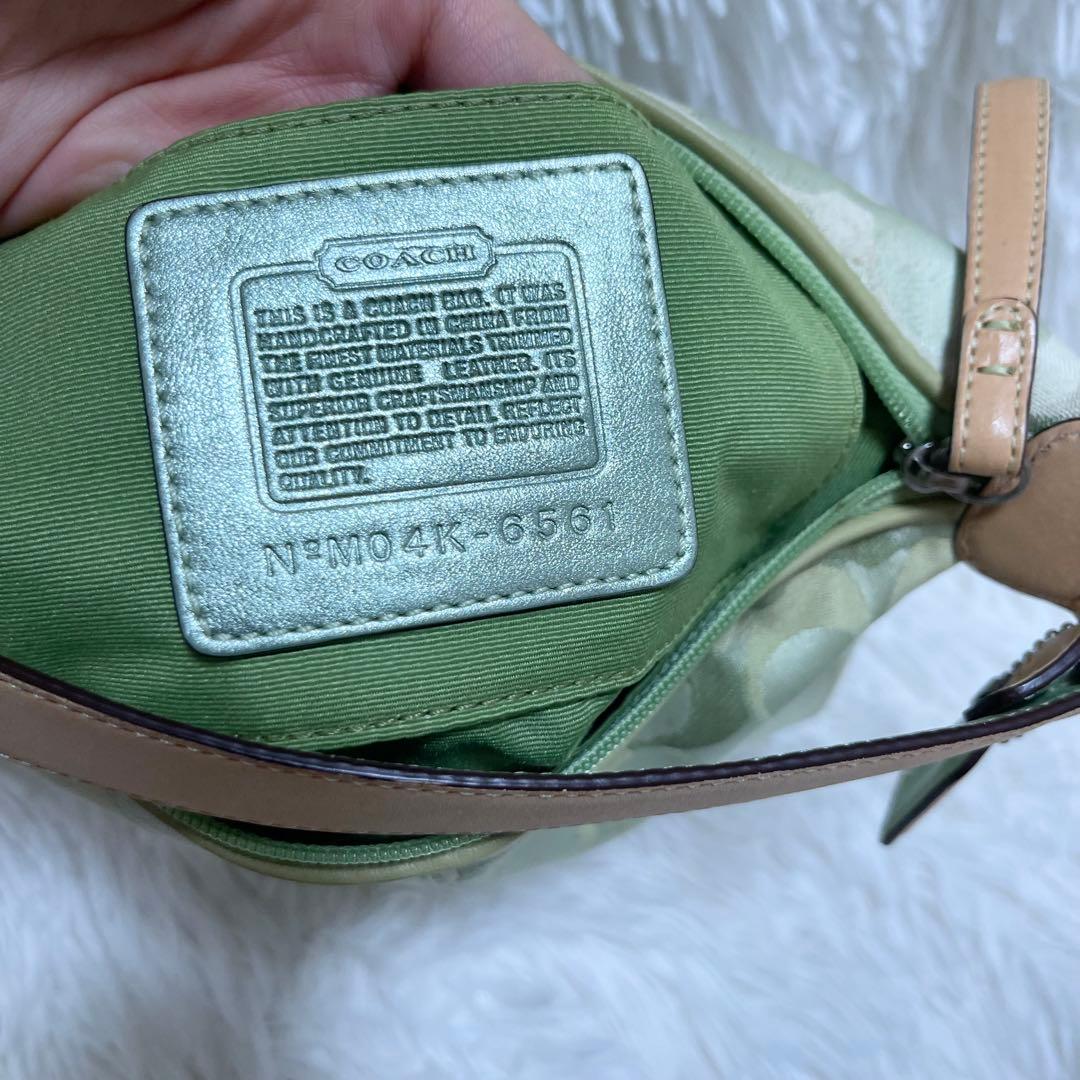 希少カラー コーチ coach シグネチャー 黄緑 アクセサリーポーチ　バッグ