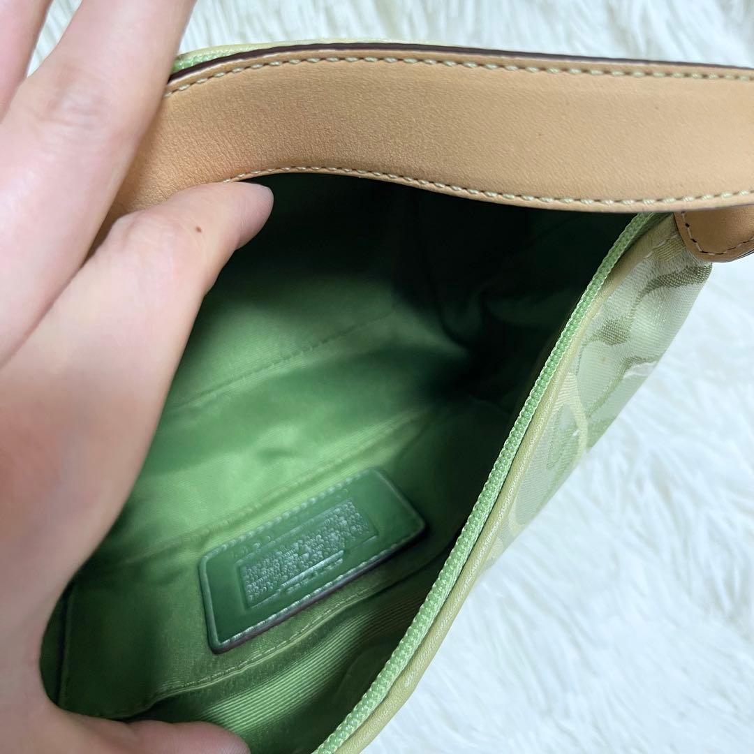 希少カラー コーチ coach シグネチャー 黄緑 アクセサリーポーチ　バッグ