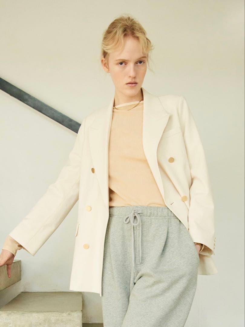 極美品 2025 ミラオーウェン 金釦ダブルブレストロングブレザー アイボリー