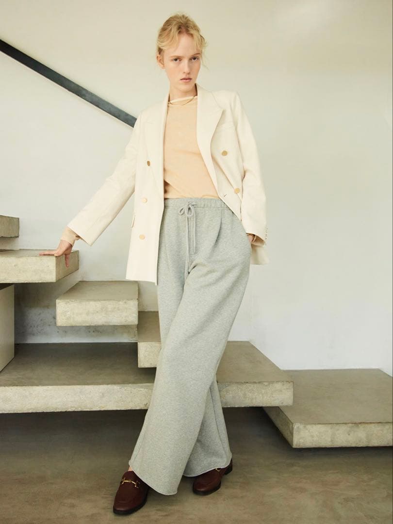 極美品 2025 ミラオーウェン 金釦ダブルブレストロングブレザー アイボリー