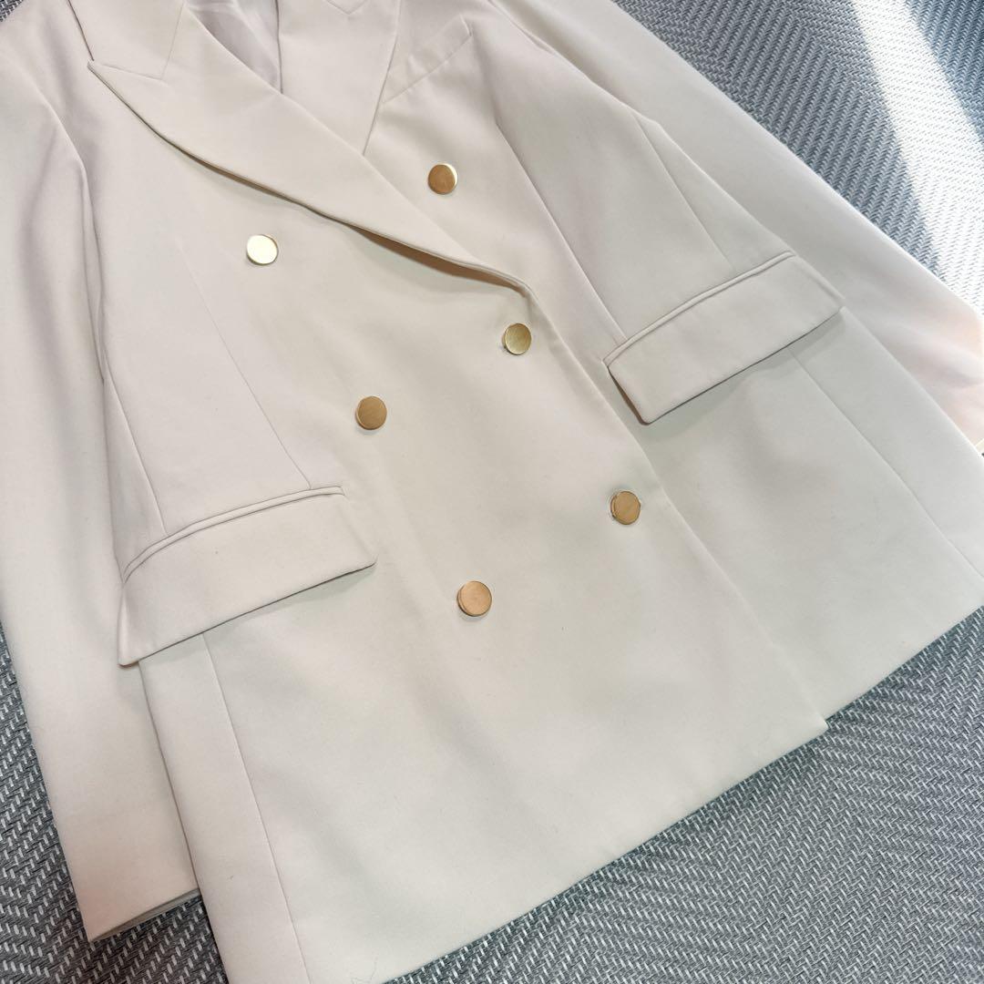 極美品 2025 ミラオーウェン 金釦ダブルブレストロングブレザー アイボリー