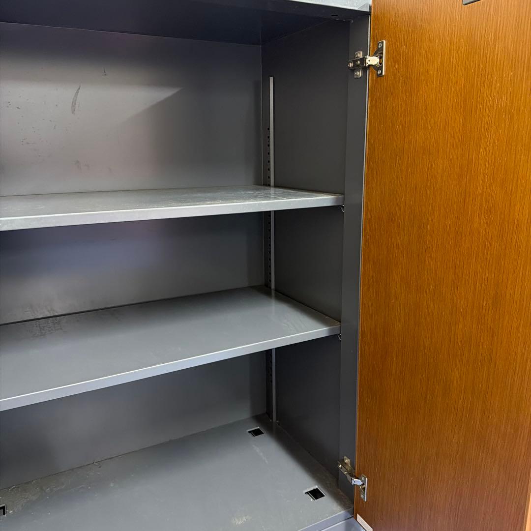 「 しんぞう 」 木製扉スチールキャビネット