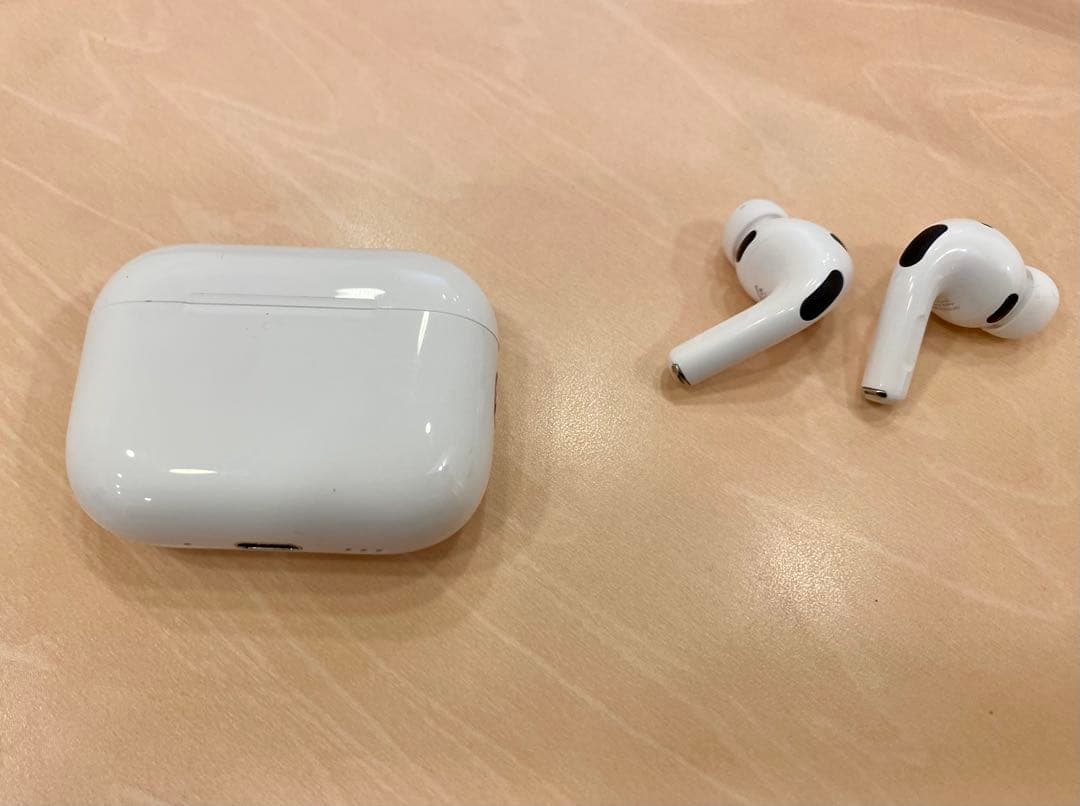 【超美品】AirPods Pro3 保護カバー付