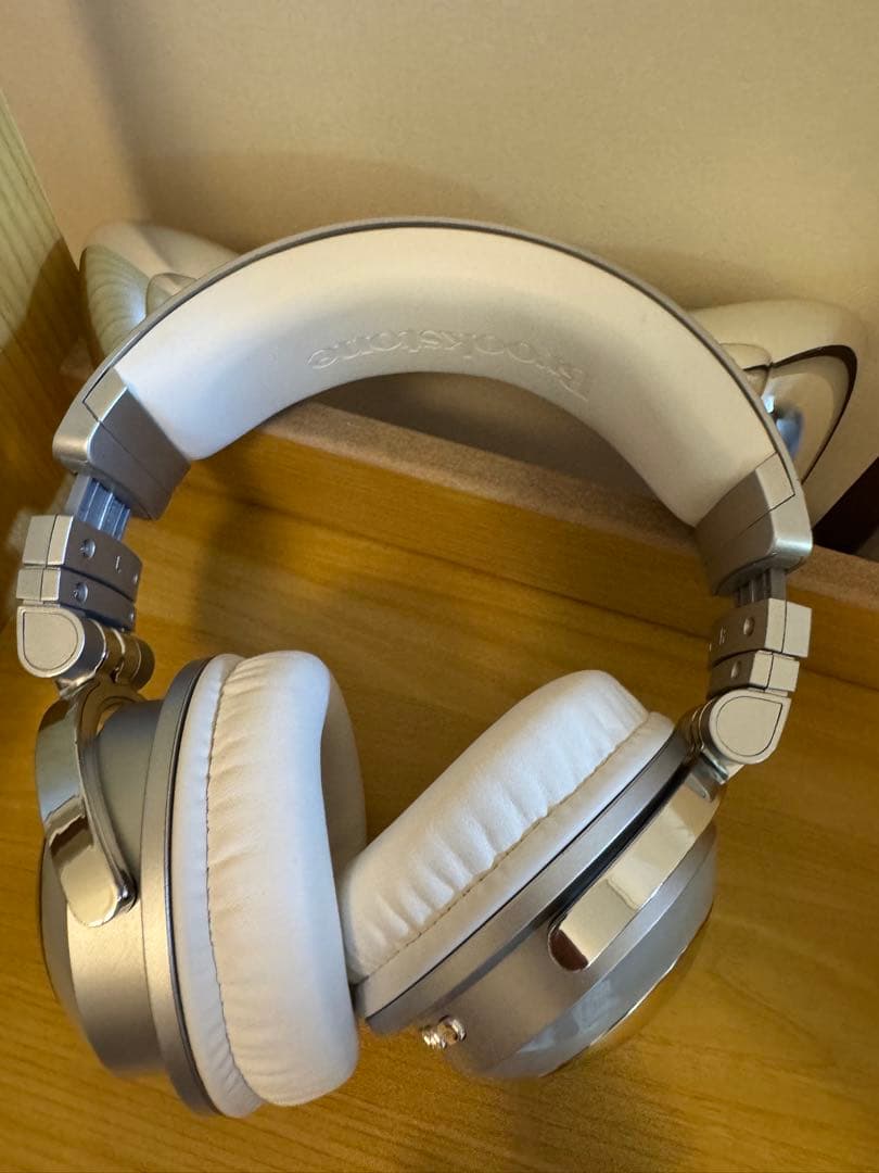 N*o様 【限定】Brookstone Ariana 猫耳ヘッドホン アリアナグ