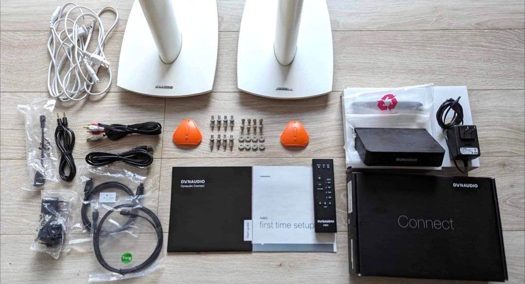 Dynaudio Xeo 4フロアスピーカーとスタンド2個セット、サテンホワイト