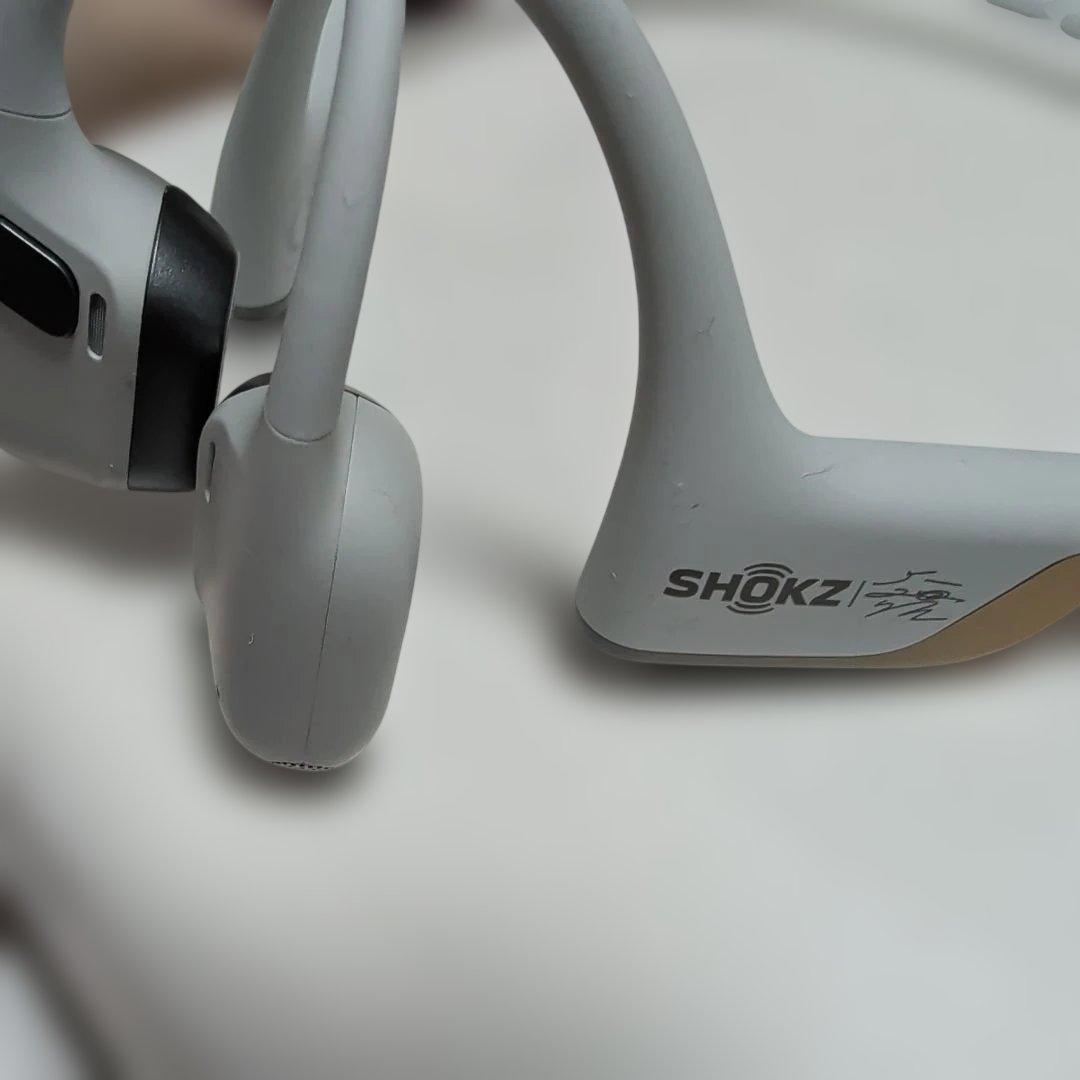 SHOKZ 骨伝導イヤホン ホワイト 収納ケース付き