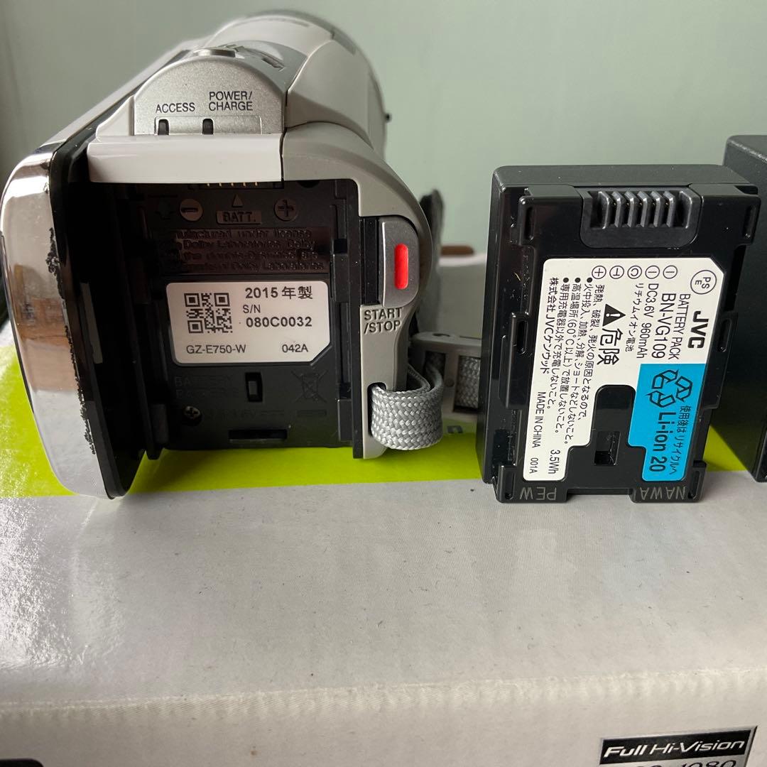 JVC GZ-E750-W ビデオカメラ 本体