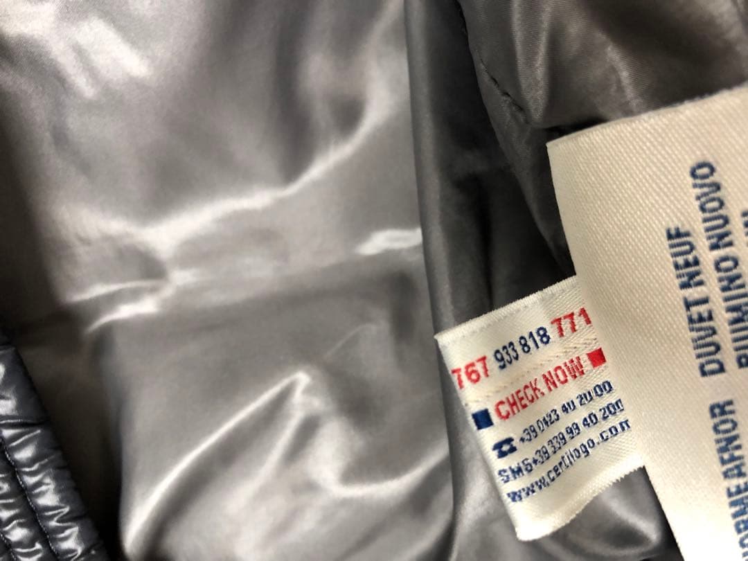 MONCLER フード付　ブラック　メンズ　ダウンベスト　XL 3 モンクレール