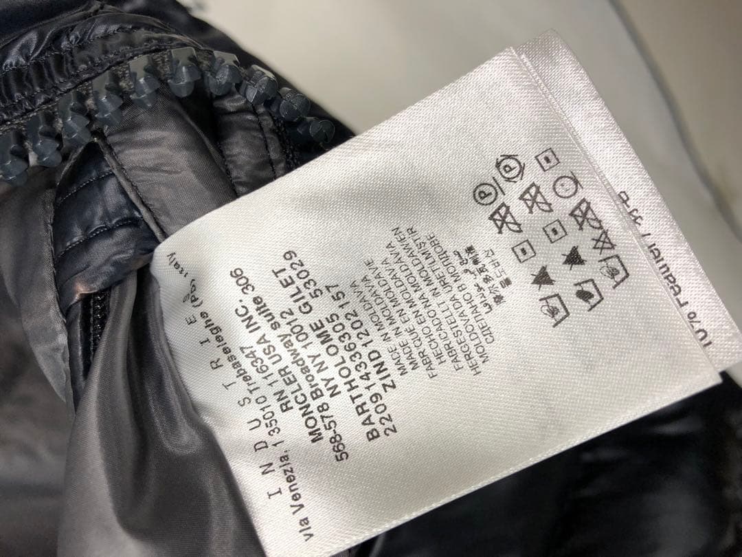 MONCLER フード付　ブラック　メンズ　ダウンベスト　XL 3 モンクレール