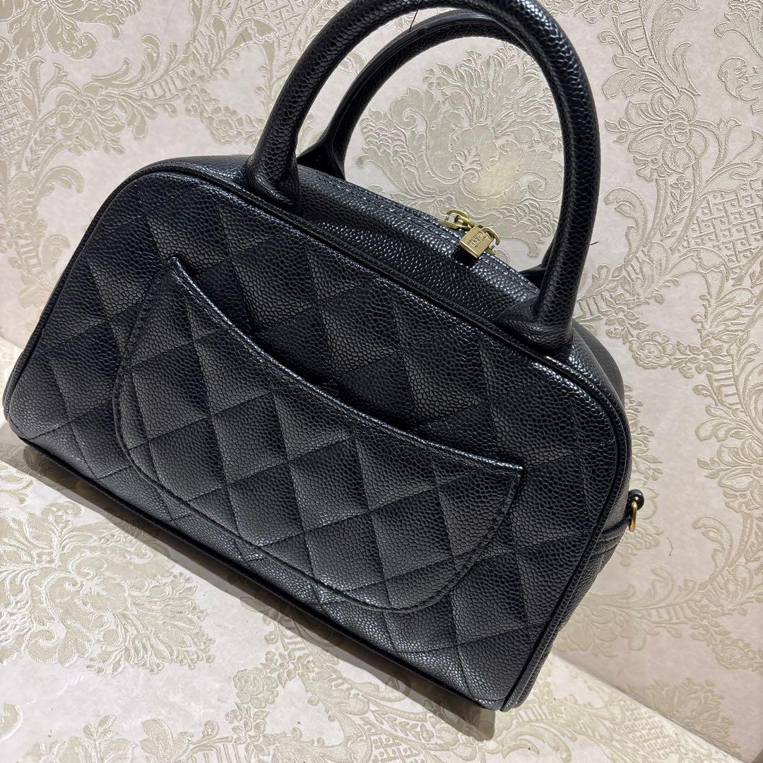 CHANEL ブラック レザー ハンドバッグ