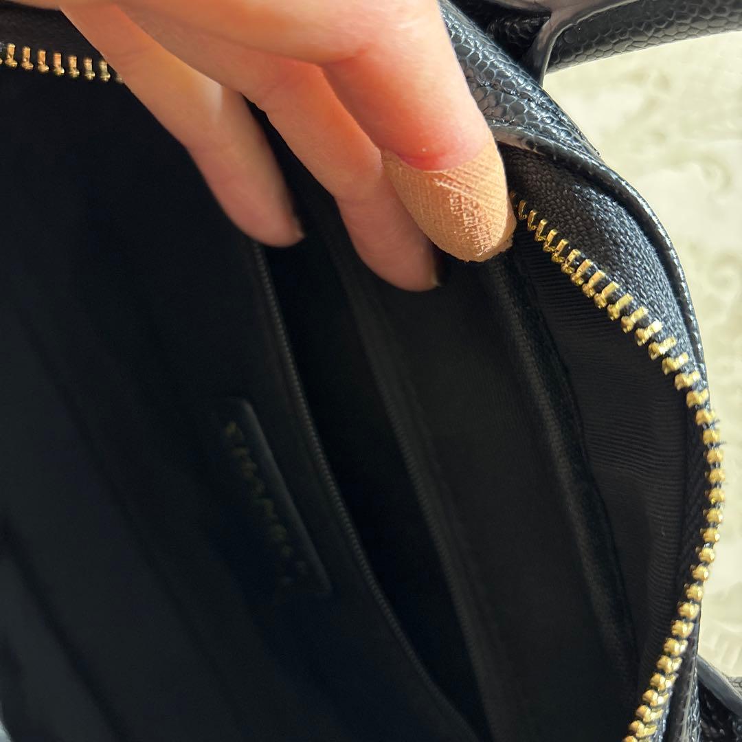 CHANEL ブラック レザー ハンドバッグ