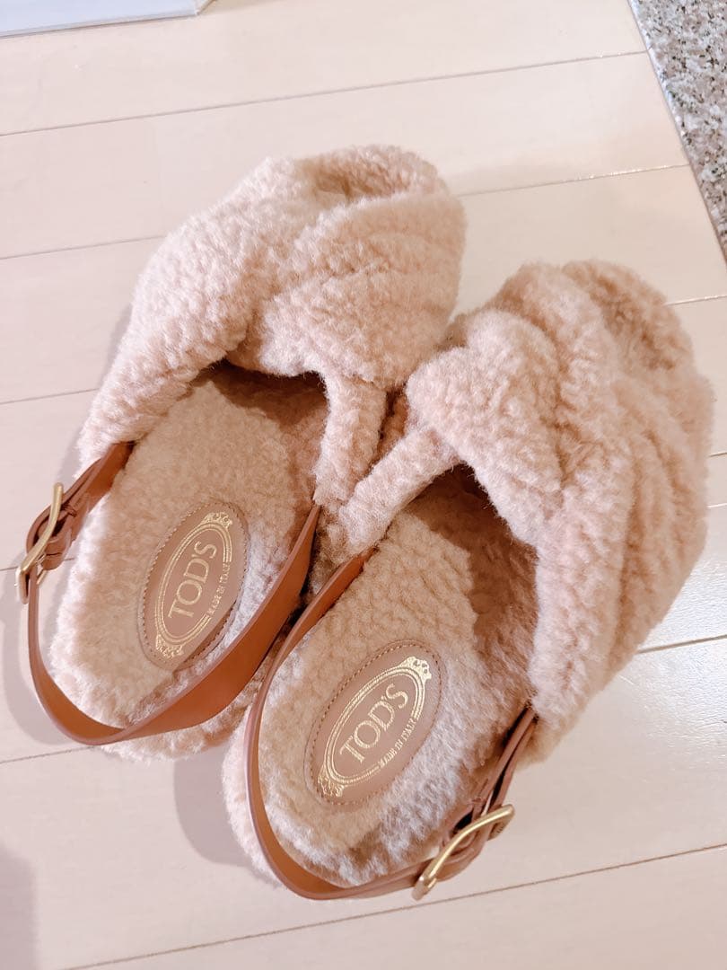 美品TOD'S ベージュ ファーサンダルムートン