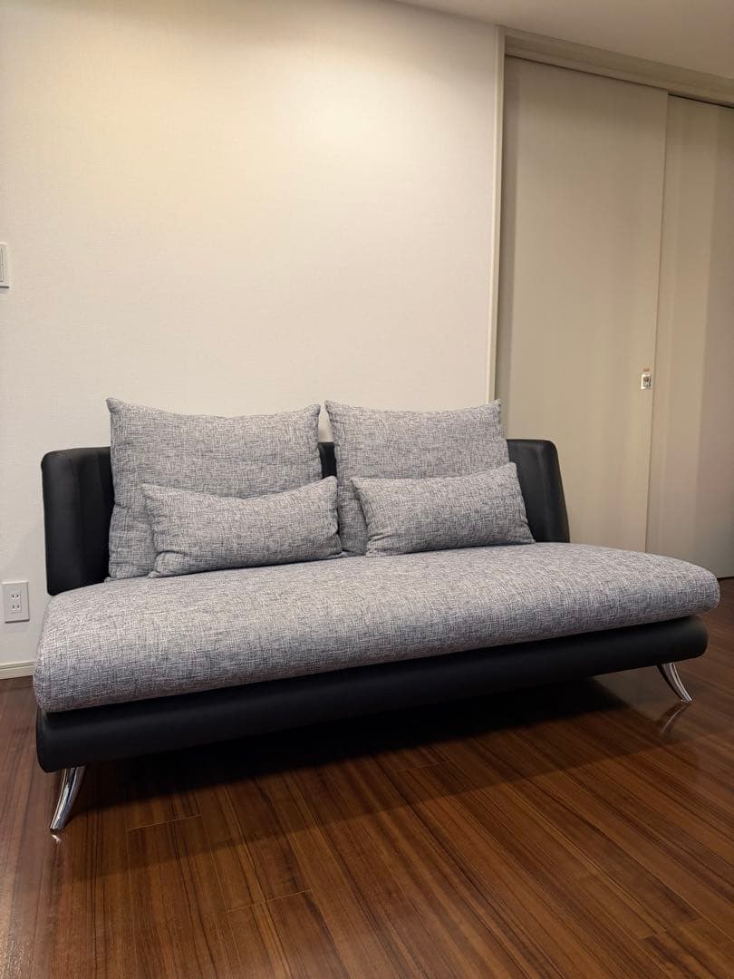 Armonia Bella curva ソファ ラージ EPUブラック×グレー