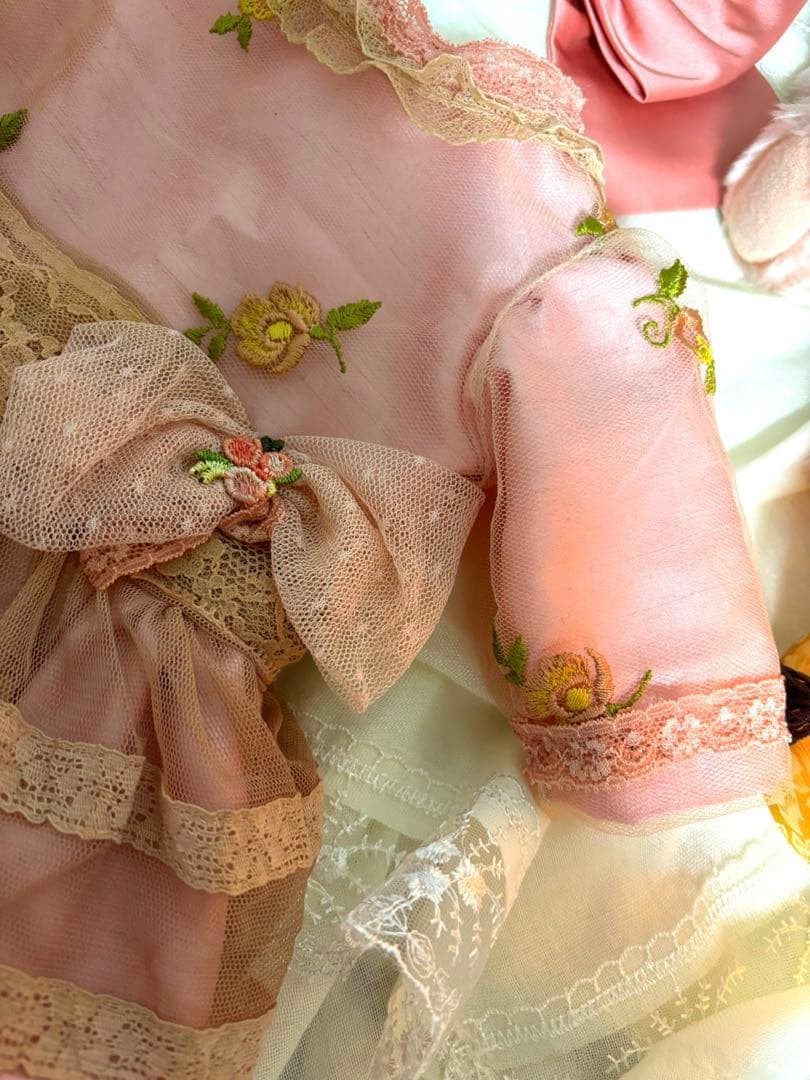 アンティークビスドール ドレスと、ボネ　2画面