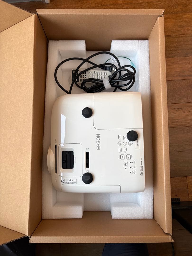 EPSON プロジェクター　EH-TW5650