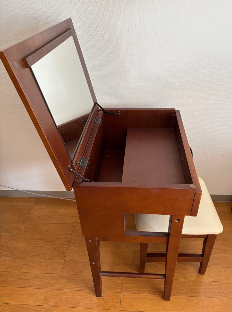 【今週末迄！(3/29)】アンティーク風ドレッサー　(椅子付き)