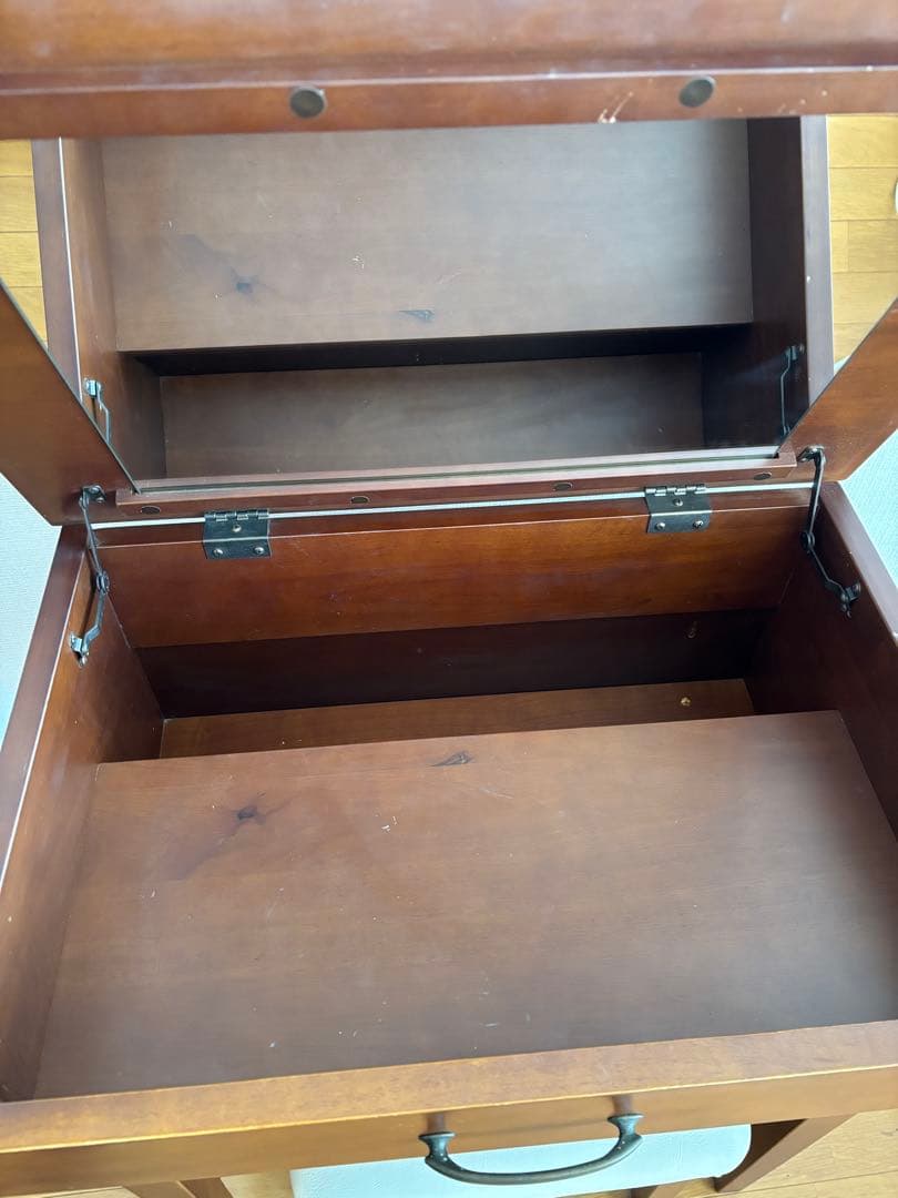 【今週末迄！(3/29)】アンティーク風ドレッサー　(椅子付き)