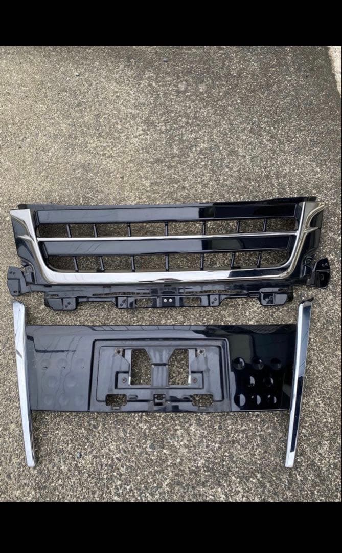 TRD トヨタ純正エスクァイア前期TRDグリル上下