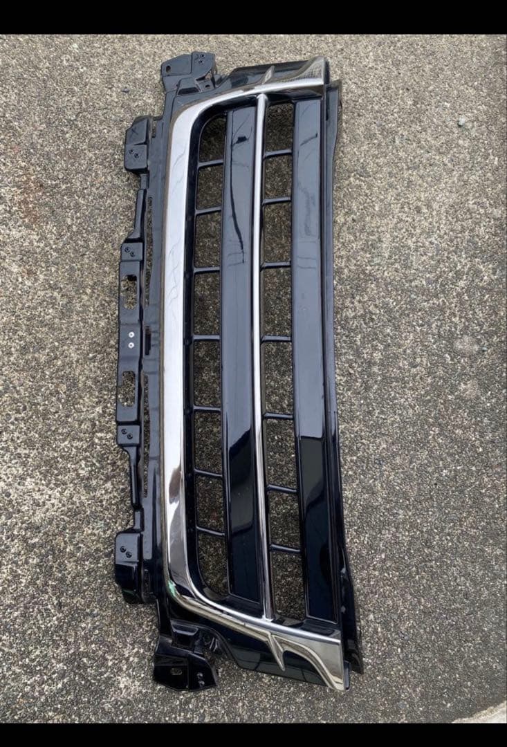 TRD トヨタ純正エスクァイア前期TRDグリル上下