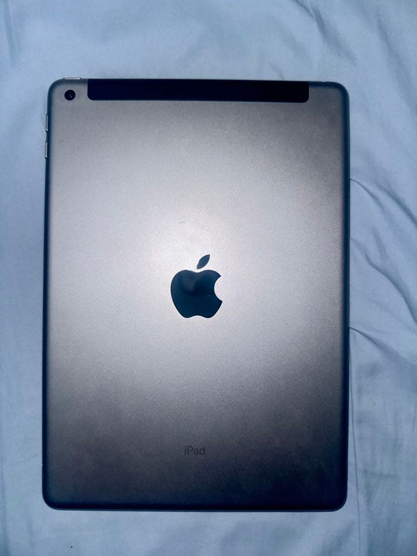 Apple iPad (第6世代) 32GB Wi-Fi + Cellular