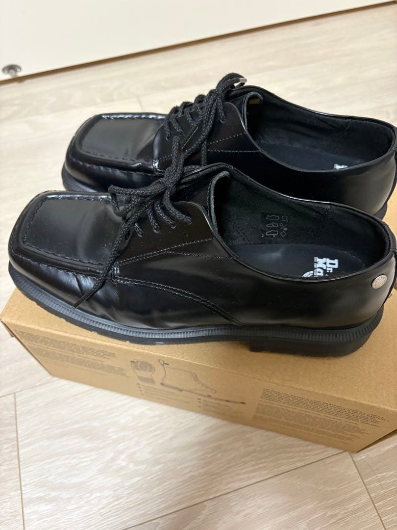 <完売品>Dr. Martens Durrow 5i ホール スクエア　箱付き